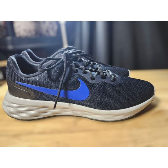 Nike revolution Men 11 Women 12.5 - Picture 1 of 6